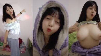 童颜大奶胖胖的极品妞，在家偷偷的跟狼友发骚，叫大奶子自己舔奶头左右开弓，大黑牛自慰逼逼淫水多多好刺激