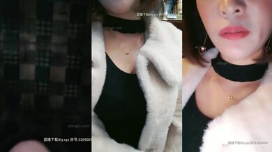 离异少妇勾引路人甲乙丙：你敢不敢啊寻找刺激，这是大街啊，老板我没有带纸，想麻烦你带点纸进来，刺激刺激！